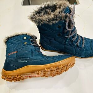 Columbia Women's Teal and Tan Winter Boots
